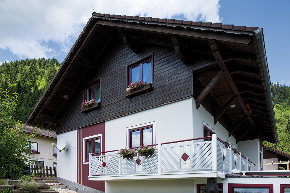 Balkongelaender aus Aluminium für alle Baustile in weisser Ausfuehrung