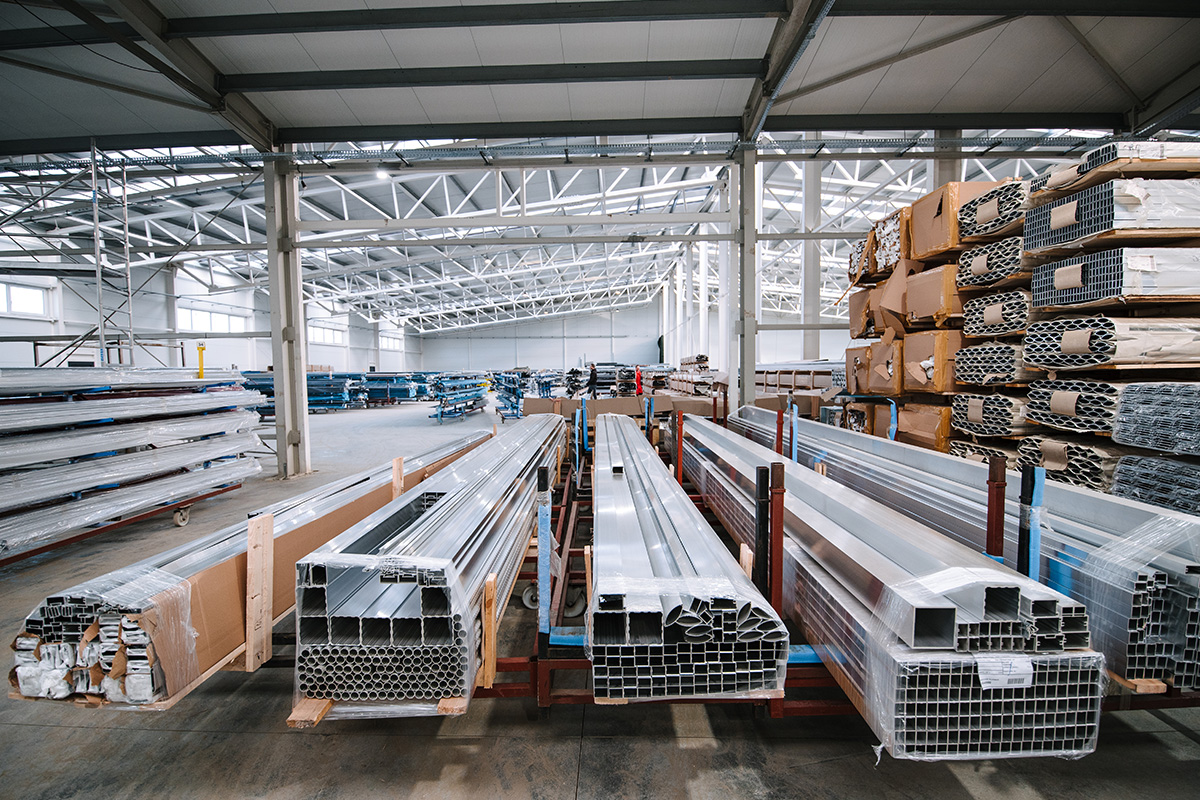 aluminiumproduktion im lager von deutschlands beliebtesten zaunhersteller guardi